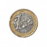 Picture of a €1 Euro coins that is worn and damaged